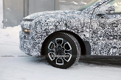 Hyundai Bayon радикально меняет имидж: кроссовер станет мощнее и брутальнее, а под капотом появится гибридная система